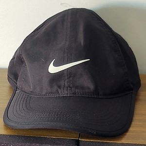 Nike dri-fit featherlight mens black hat